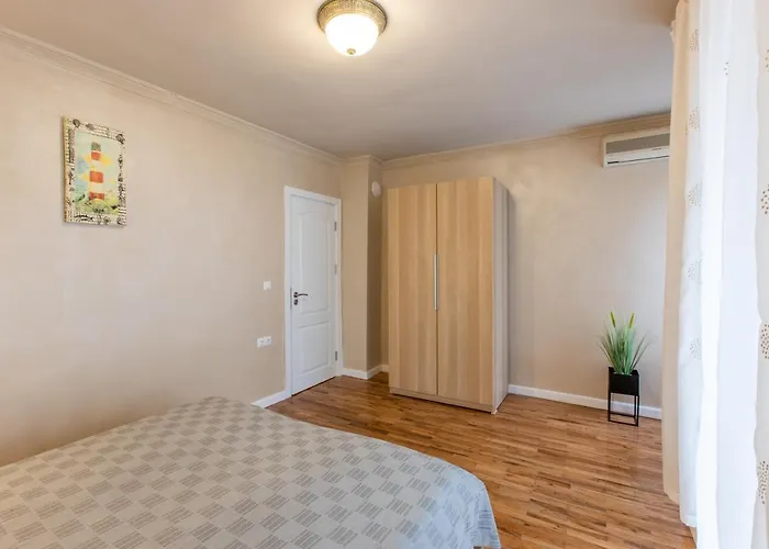 Blue тerrace Center Warna